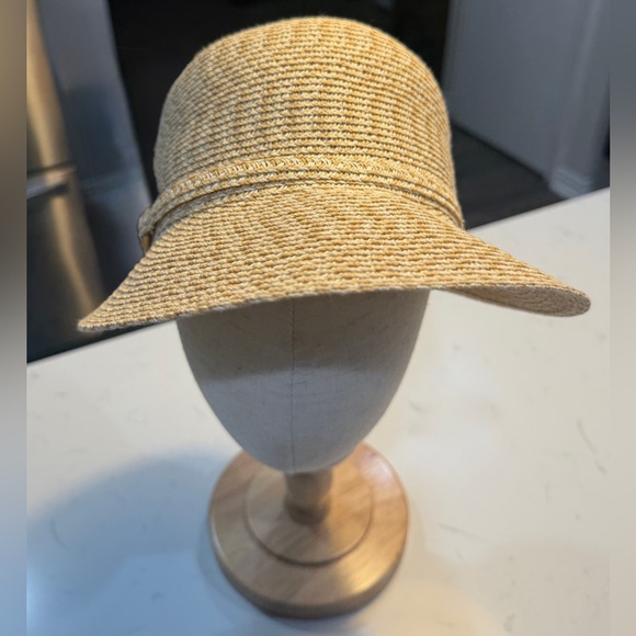 Croft & Barrow Natural Beige Straw Women's Summer Beachwear Cap W/ Button Accent - Picture 2 of 6